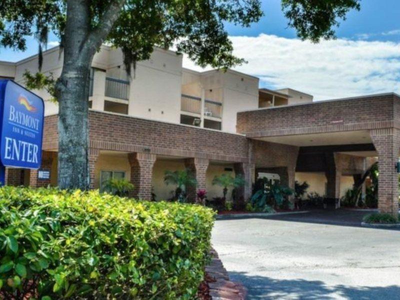 Baymont By Wyndham Tampa Near Busch Gardens Hotel Exterior photo
